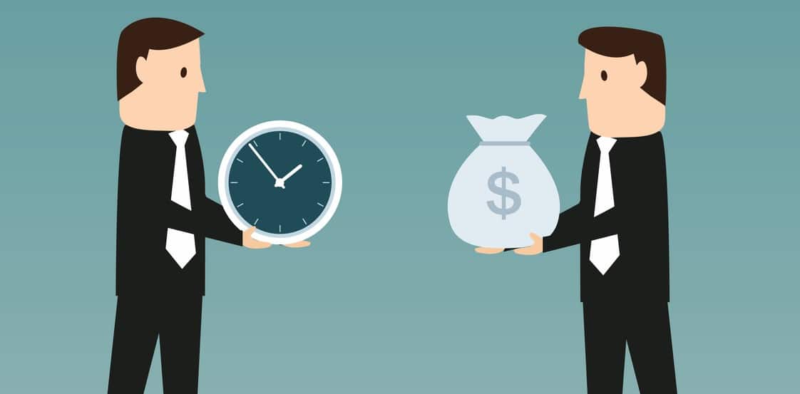 Twee zakenmannen wisselen tijd en geld uit, een symbool voor de samenwerking met het beste incassobureau voor uw bedrijf.